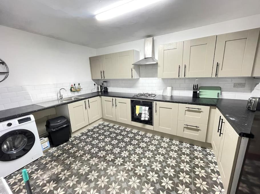 30 Percent Off Weekly Stays - 6 Bedroom House - 11 Beds Blackpool Zewnętrze zdjęcie